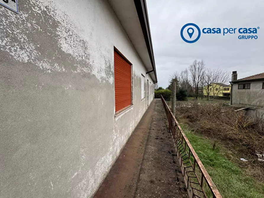 Immagine 28 di Negozio in vendita  in via belfiore 25 a Villanova Del Ghebbo