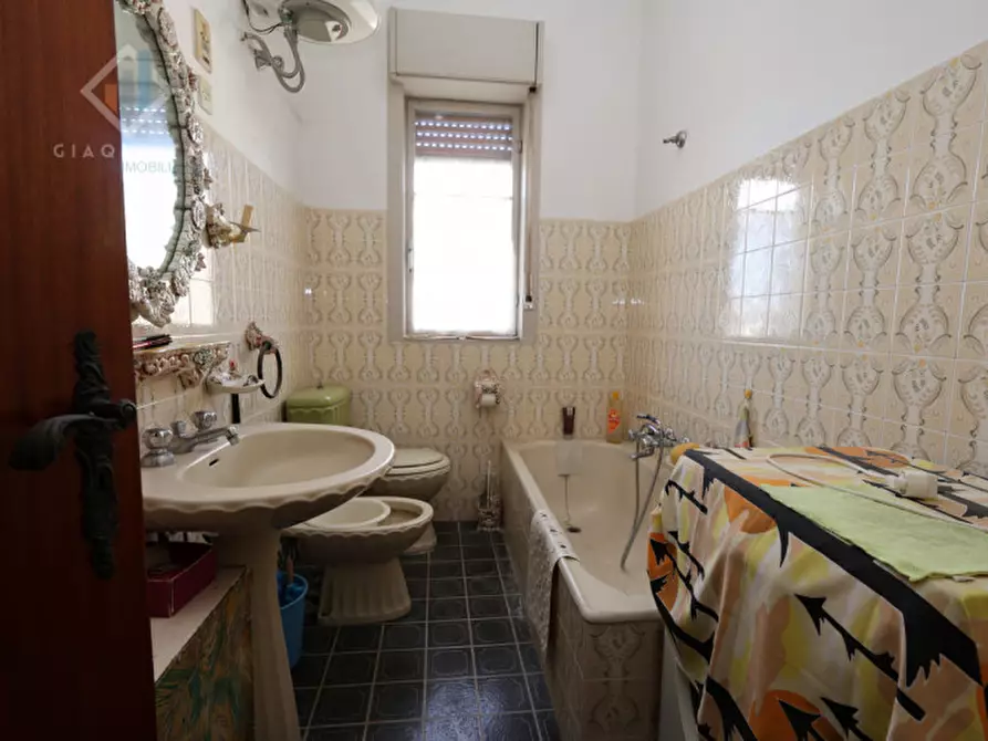 Immagine 6 di Casa indipendente in vendita  in Via Benedetto Croce n. 10 a Palagonia