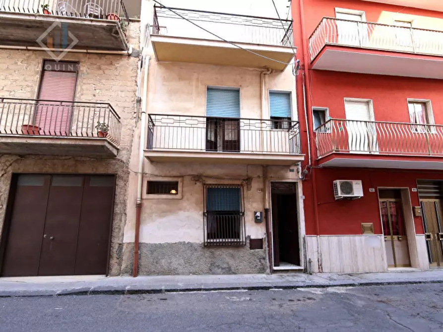Immagine 1 di Casa indipendente in vendita  in via Cesare Battisti n.82 a Palagonia