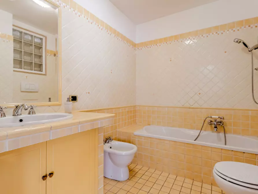 Immagine 23 di Villa in vendita  in Via di val Floriana a Roma