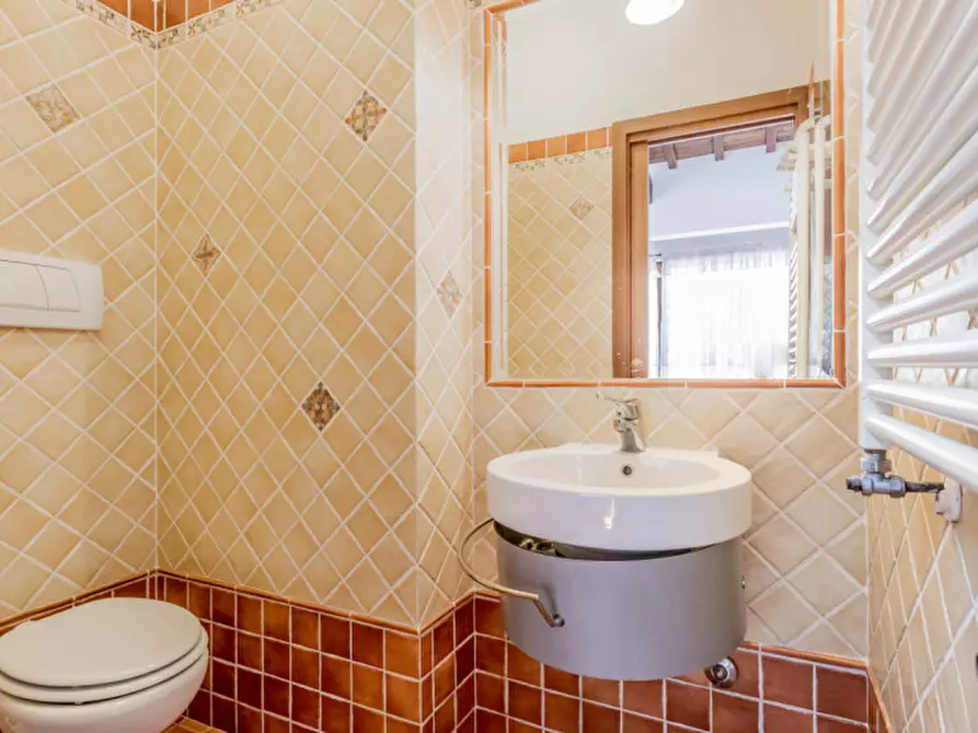 Immagine 25 di Villa in vendita  in Via di val Floriana a Roma