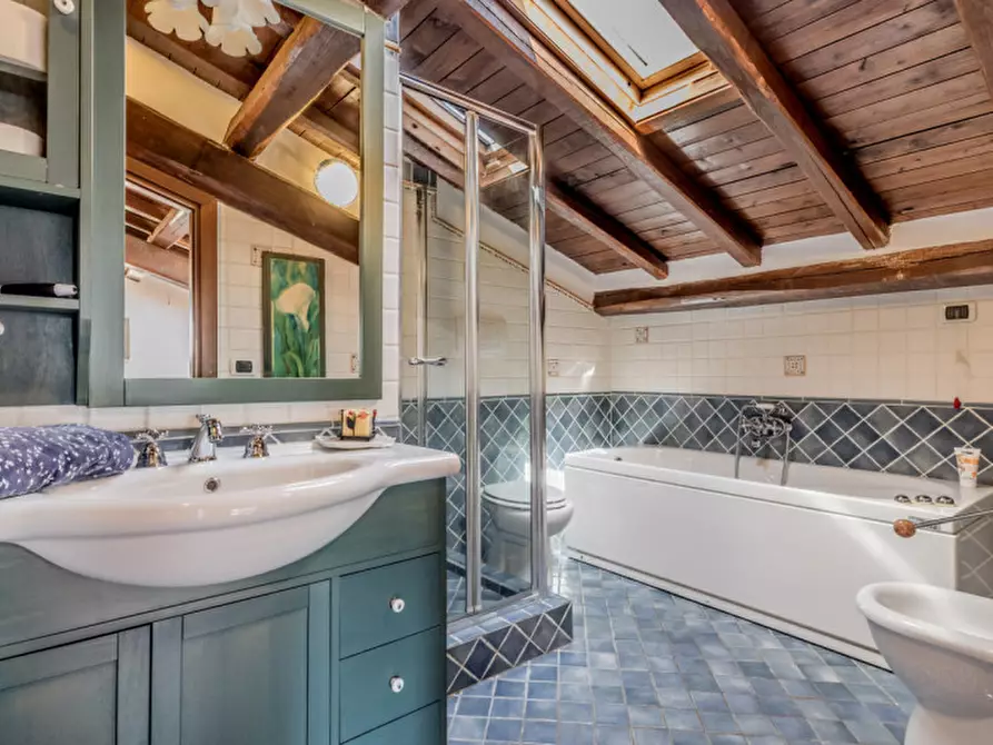 Immagine 28 di Villa in vendita  in Via di val Floriana a Roma