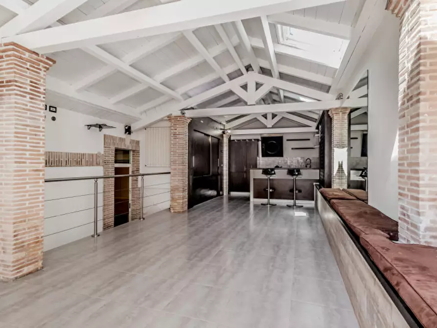 Immagine 29 di Villa in vendita  in Via di val Floriana a Roma