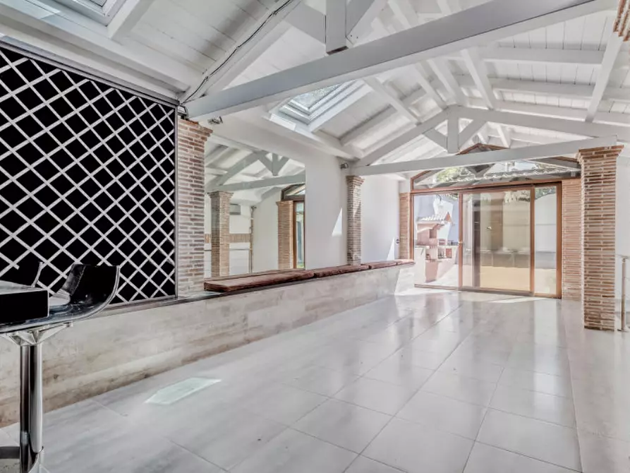 Immagine 31 di Villa in vendita  in Via di val Floriana a Roma