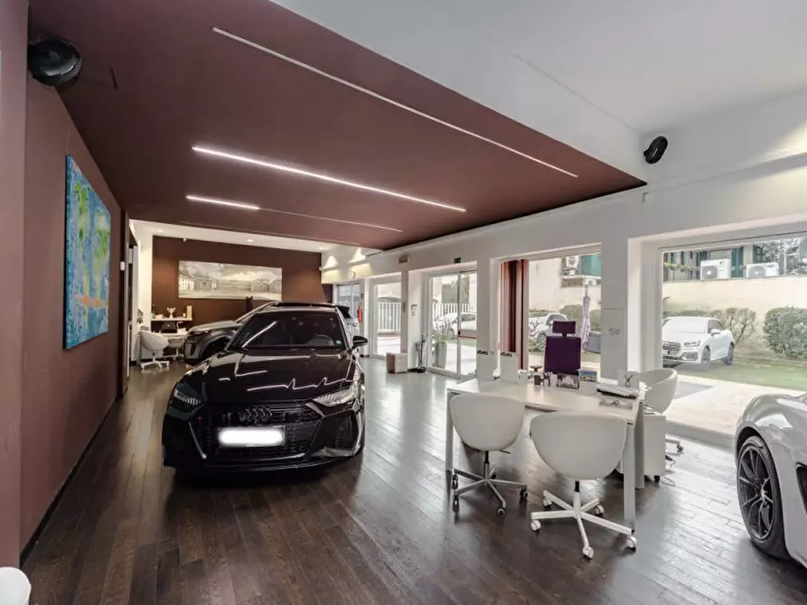 Immagine 4 di Negozio in vendita  in Via Borgazzi 13 a Monza