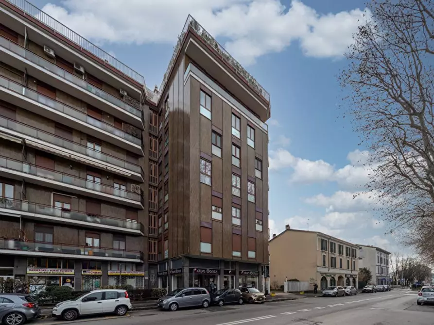 Immagine 14 di Negozio in vendita  in Via Borgazzi 13 a Monza