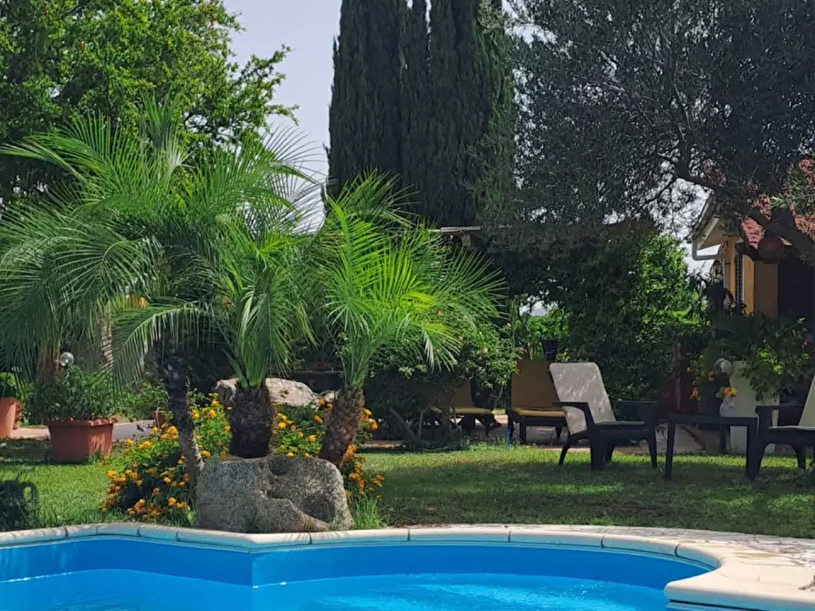 Immagine 2 di Villa in vendita  a Quartu Sant'elena
