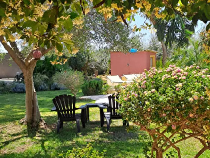 Immagine 11 di Villa in vendita  a Quartu Sant'elena