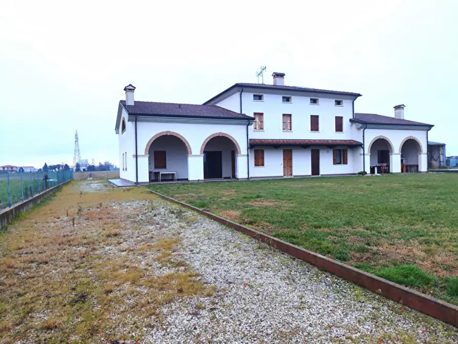 Immagine 1 di Casa bifamiliare in vendita  in VIA TEVERE a Mestrino