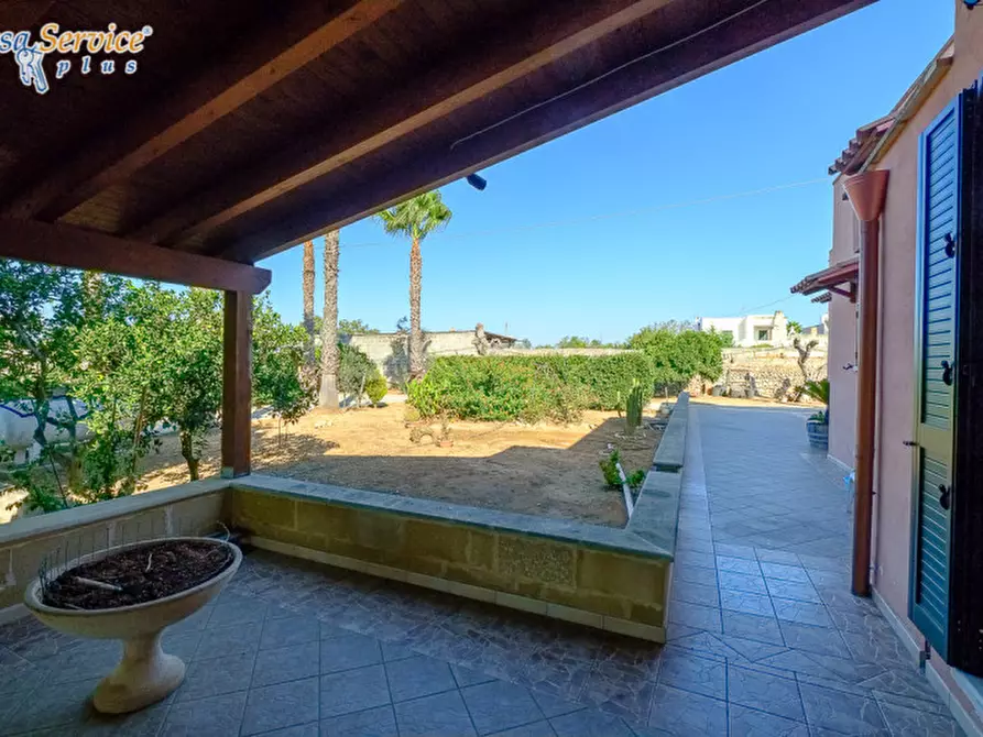 Immagine 3 di Villa in vendita  in Via Gallipoli a Sannicola