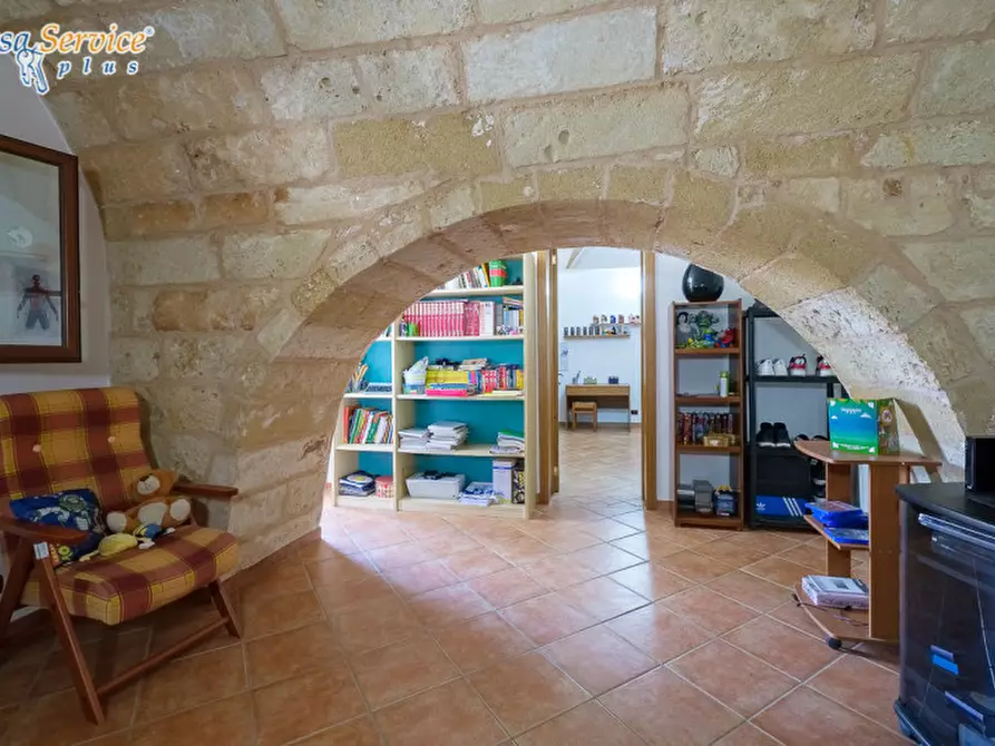 Immagine 40 di Villa in vendita  in Via Gallipoli a Sannicola