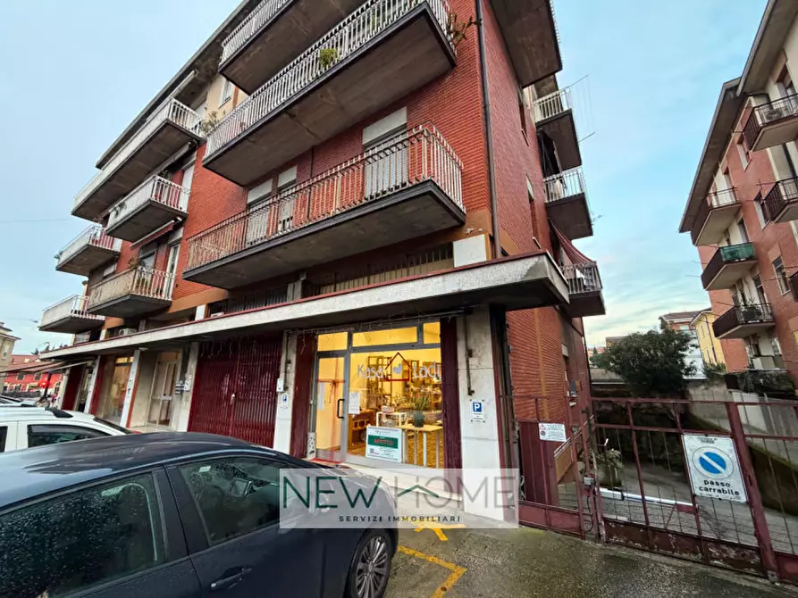 Immagine 1 di Negozio in affitto  in Via Pier Fortunato Calvi 3 a Verona