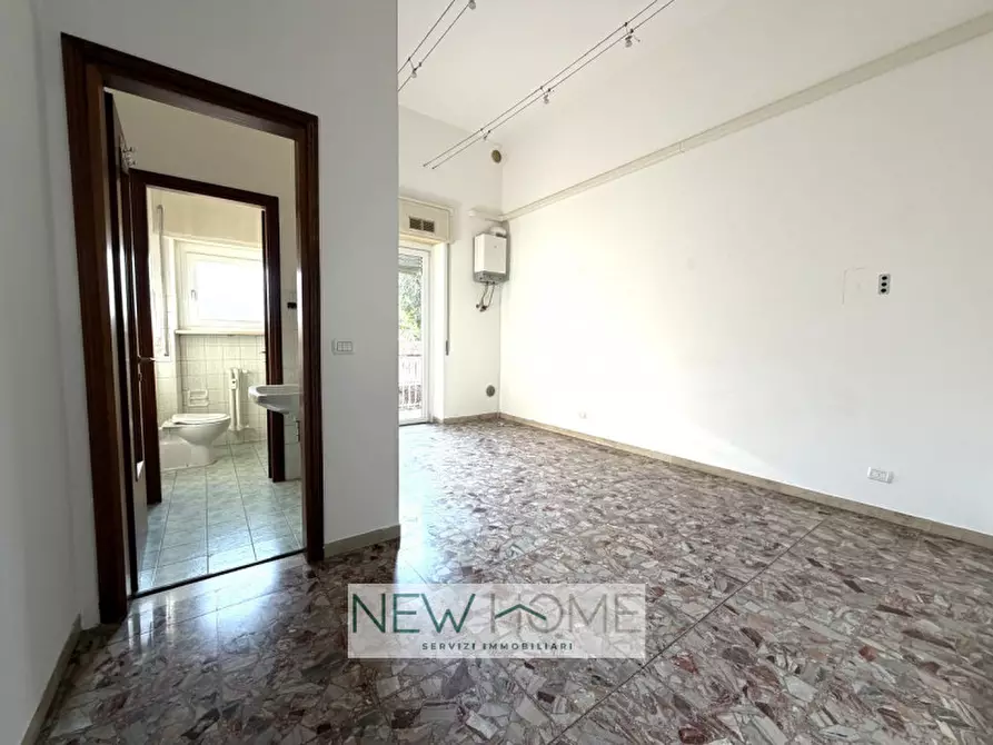 Immagine 4 di Negozio in affitto  in Via Pier Fortunato Calvi 3 a Verona