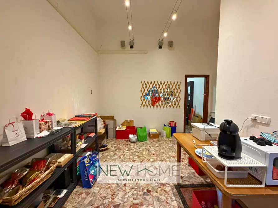 Immagine 6 di Negozio in affitto  in Via Pier Fortunato Calvi 3 a Verona