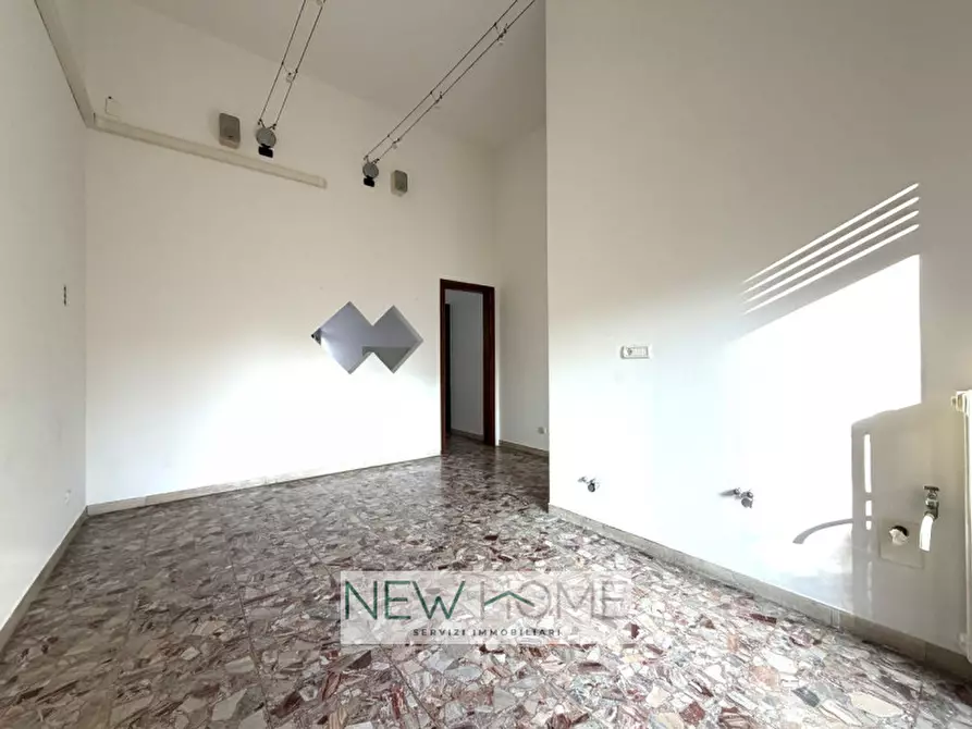 Immagine 6 di Negozio in affitto  in Via Pier Fortunato Calvi 3 a Verona