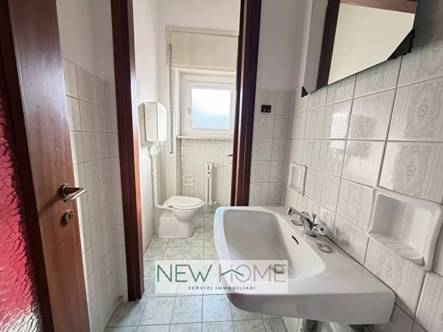 Immagine 8 di Negozio in affitto  in Via Pier Fortunato Calvi 3 a Verona