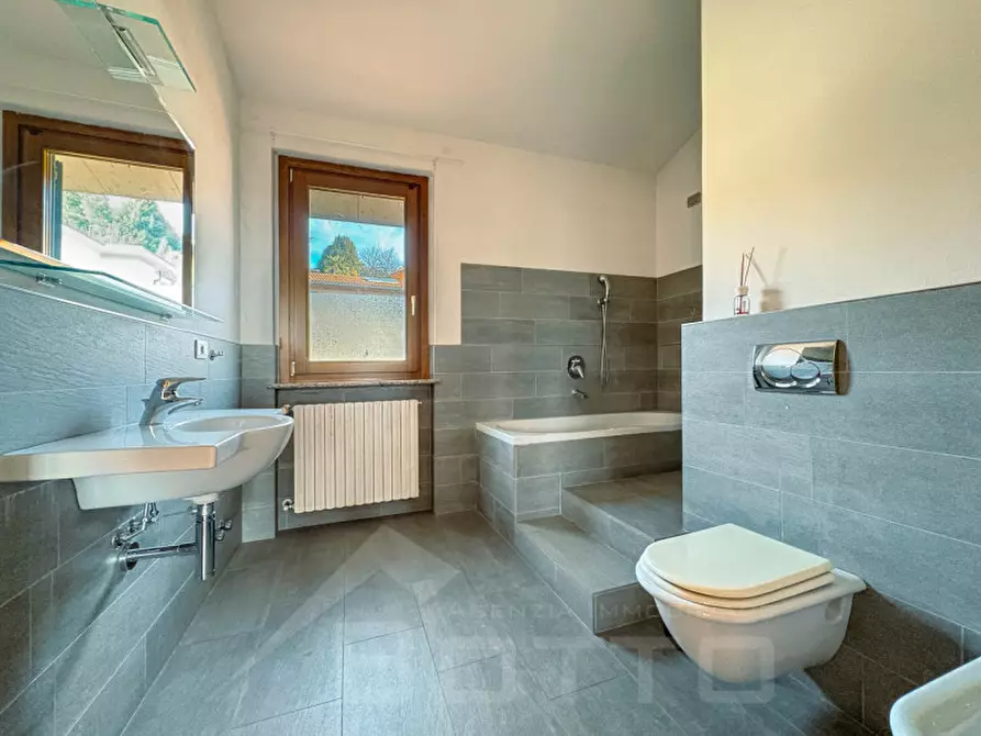 Immagine 34 di Casa indipendente in vendita  in via moroni 37 a Besozzo