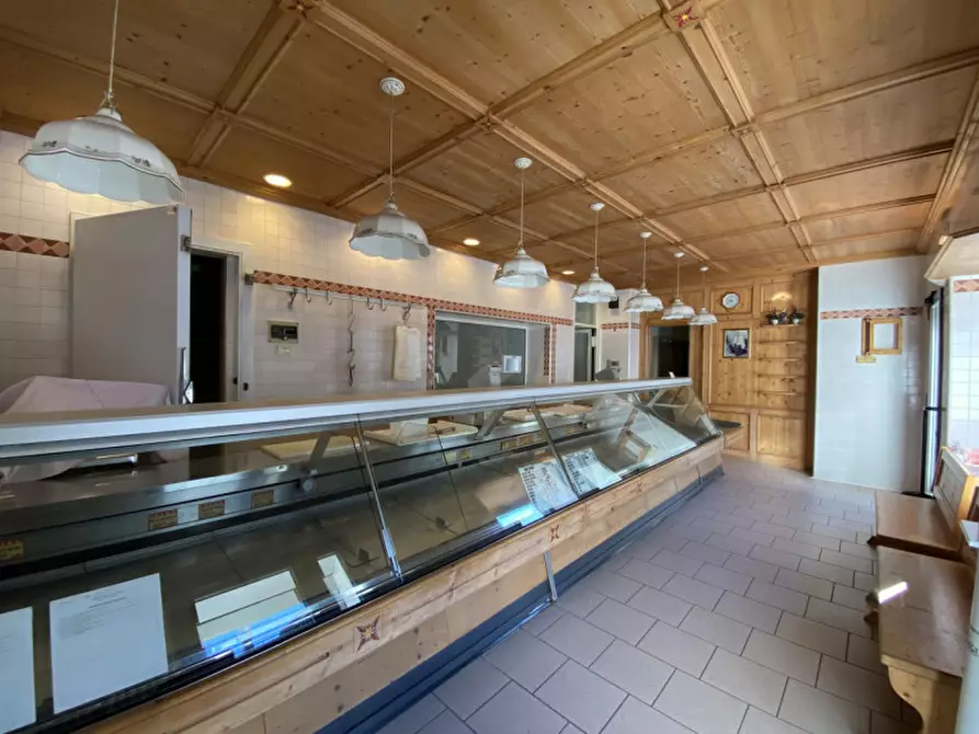 Immagine 2 di Negozio in vendita  in Via Unione,29 a Auronzo Di Cadore