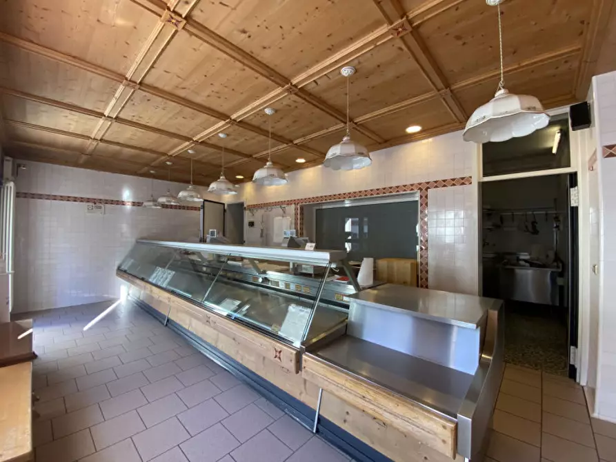 Immagine 3 di Negozio in vendita  in Via Unione,29 a Auronzo Di Cadore