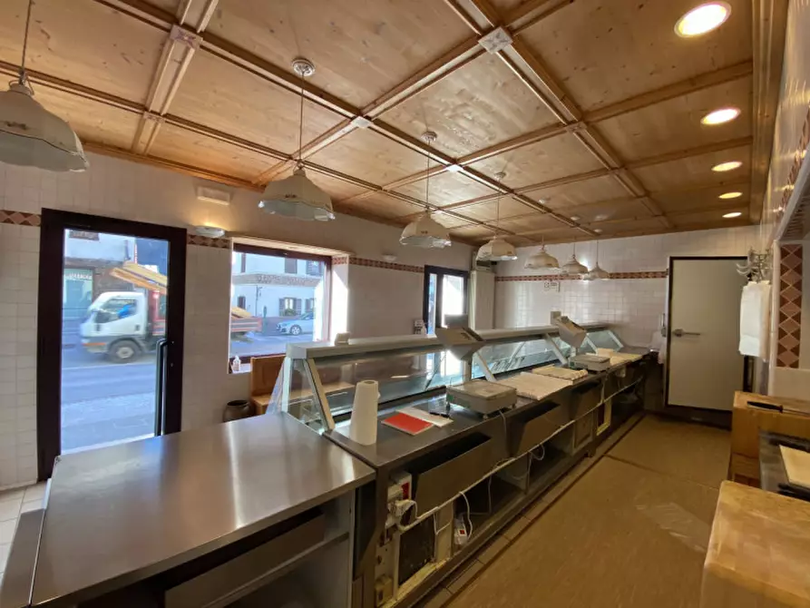 Immagine 5 di Negozio in vendita  in Via Unione,29 a Auronzo Di Cadore