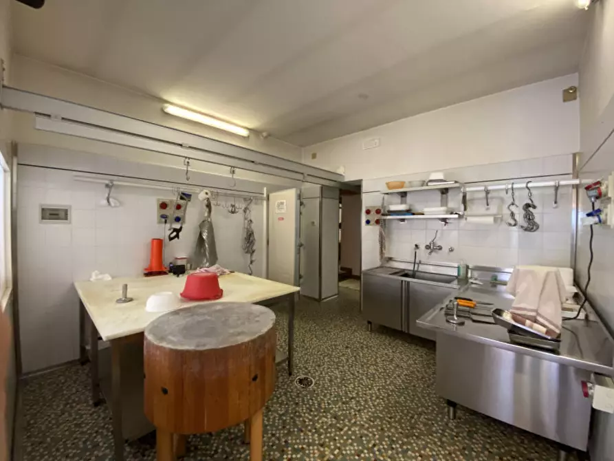 Immagine 6 di Negozio in vendita  in Via Unione,29 a Auronzo Di Cadore