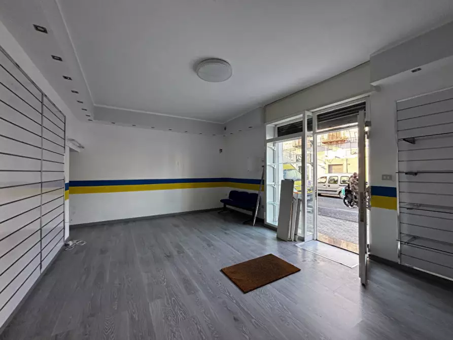 Immagine 4 di Negozio in affitto  in VIA NAZIONALE a Torre Del Greco