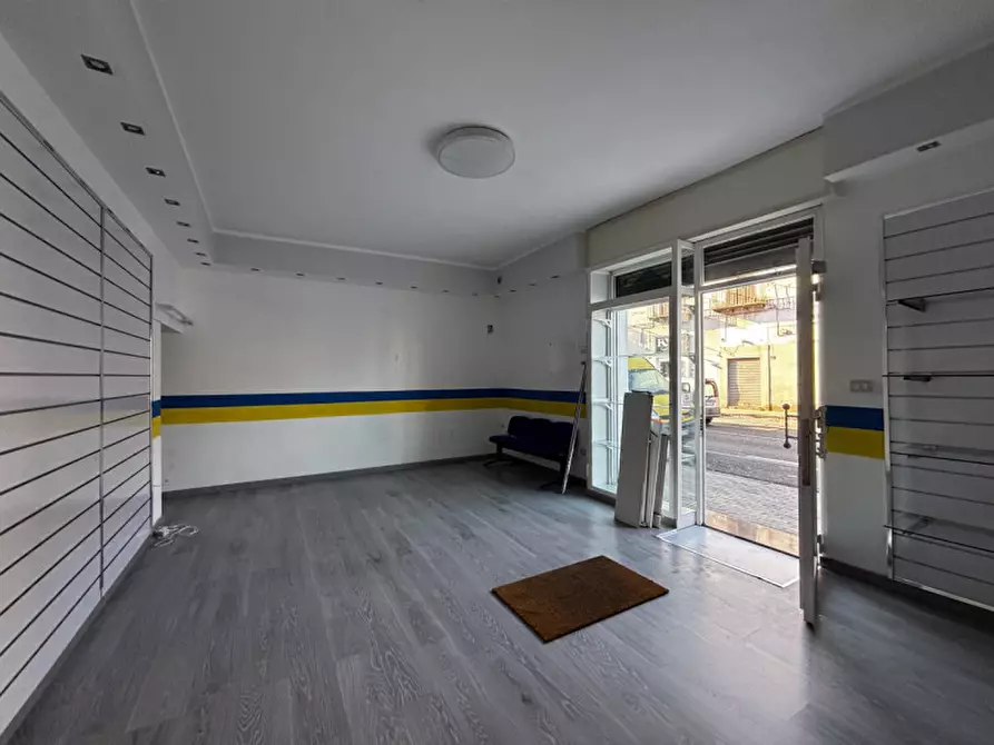 Immagine 5 di Negozio in affitto  in VIA NAZIONALE a Torre Del Greco