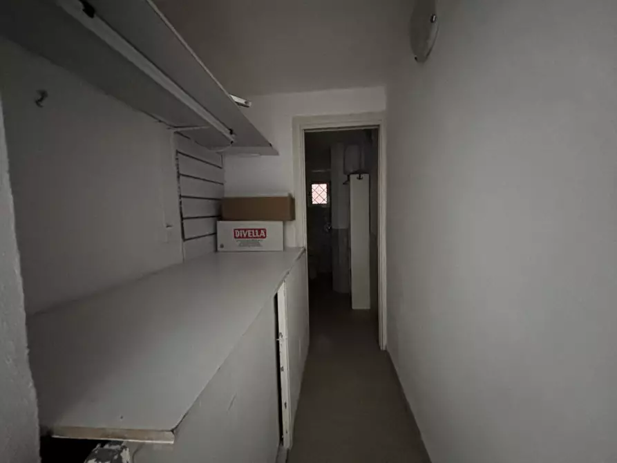 Immagine 6 di Negozio in affitto  in VIA NAZIONALE a Torre Del Greco