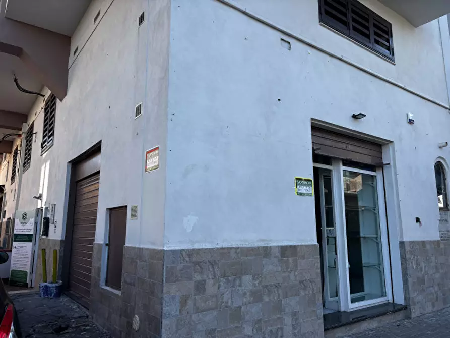 Immagine 10 di Negozio in affitto  in VIA NAZIONALE a Torre Del Greco