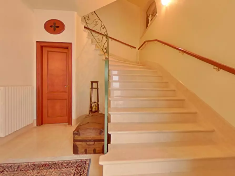 Immagine 2 di Palazzo in vendita  in CRYSA a Fasano