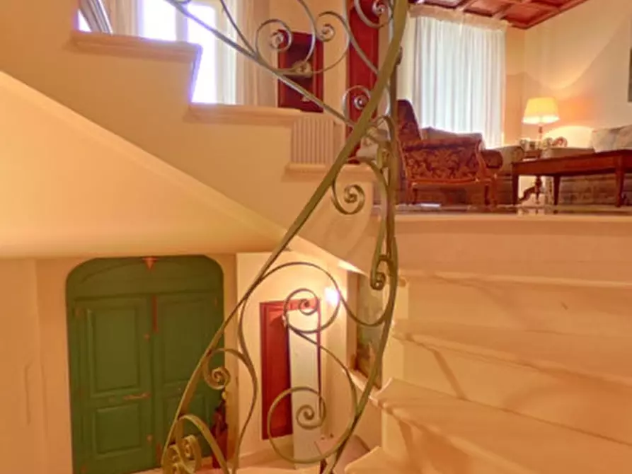 Immagine 3 di Palazzo in vendita  in CRYSA a Fasano