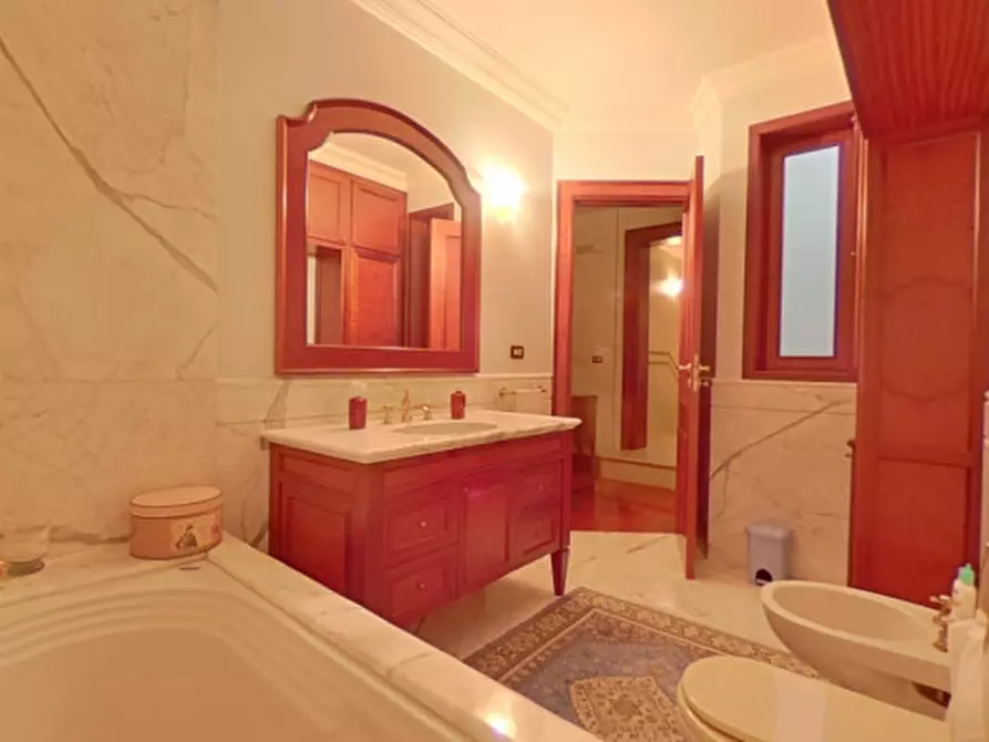 Immagine 29 di Palazzo in vendita  in CRYSA a Fasano