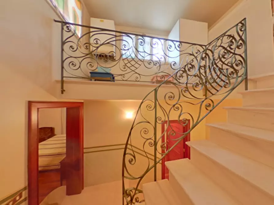 Immagine 30 di Palazzo in vendita  in CRYSA a Fasano