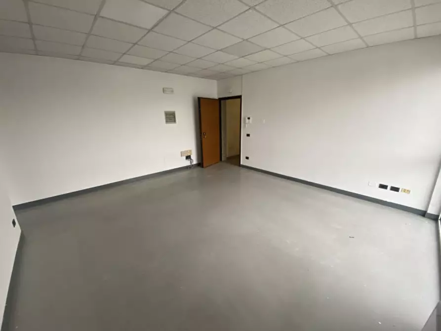 Immagine 3 di Ufficio in affitto  a Limena