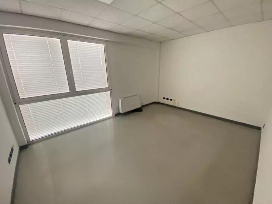 Immagine 9 di Ufficio in affitto  a Limena