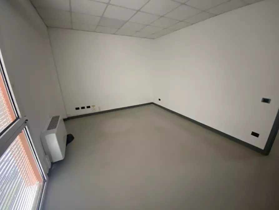Immagine 10 di Ufficio in affitto  a Limena