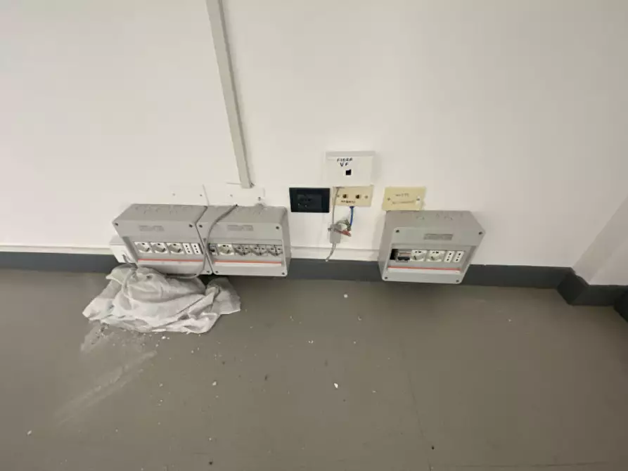 Immagine 13 di Ufficio in affitto  a Limena