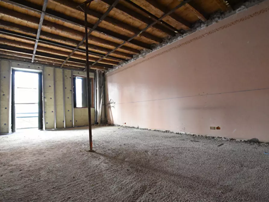 Immagine 23 di Appartamento in vendita  in Corso Mazzini 37 a Bussolengo