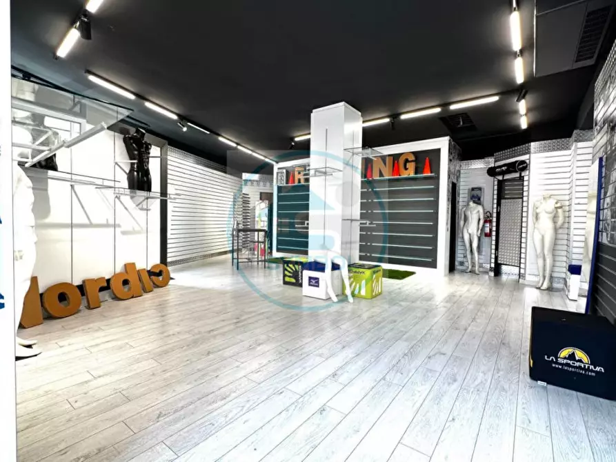 Immagine 5 di Negozio in vendita  in Via Castellana a Martellago