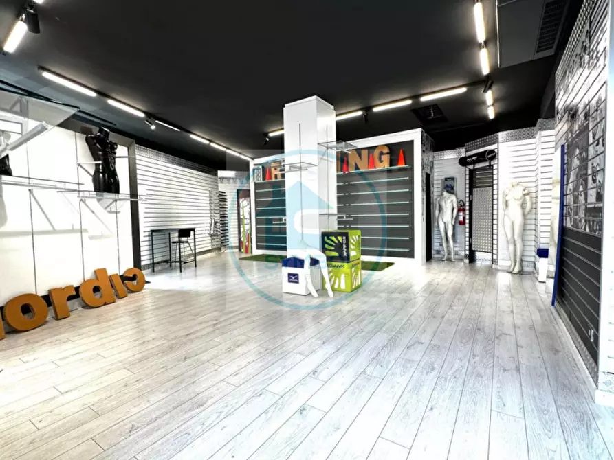 Immagine 6 di Negozio in vendita  in Via Castellana a Martellago