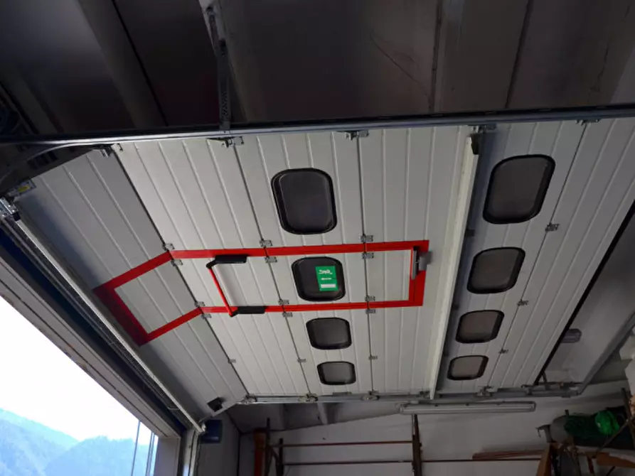 Immagine 2 di Capannone industriale in affitto  in Via Fabbrica a Tione Di Trento