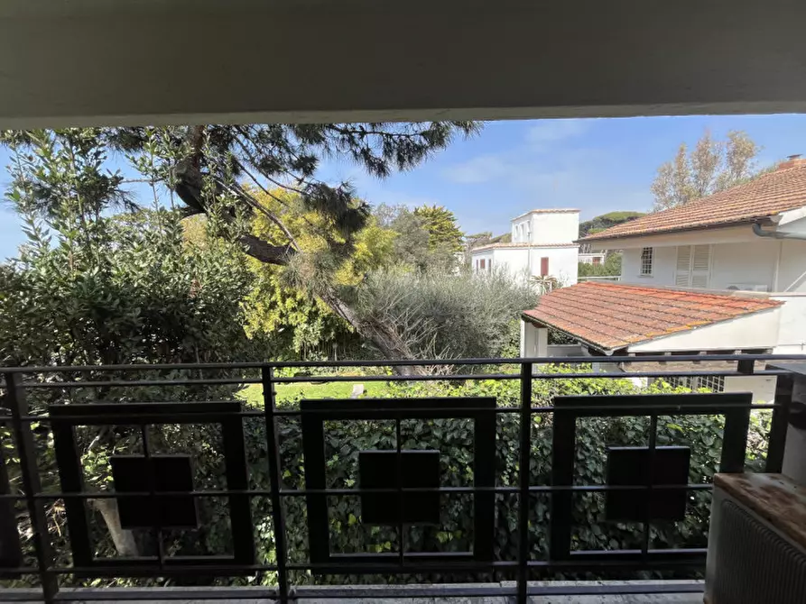 Immagine 30 di Villa in vendita  in Viale Nettuno a Fiumicino