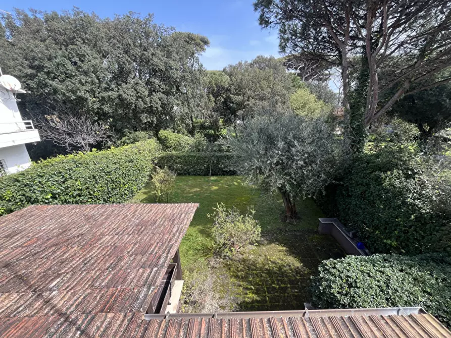 Immagine 34 di Villa in vendita  in Viale Nettuno a Fiumicino