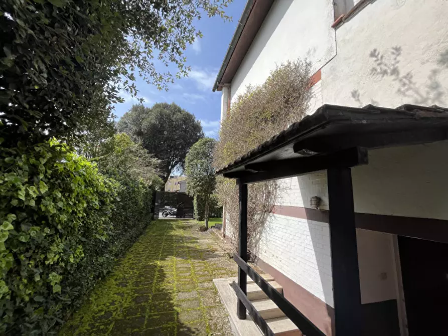 Immagine 40 di Villa in vendita  in Viale Nettuno a Fiumicino