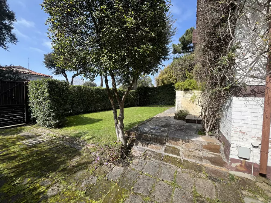 Immagine 41 di Villa in vendita  in Viale Nettuno a Fiumicino