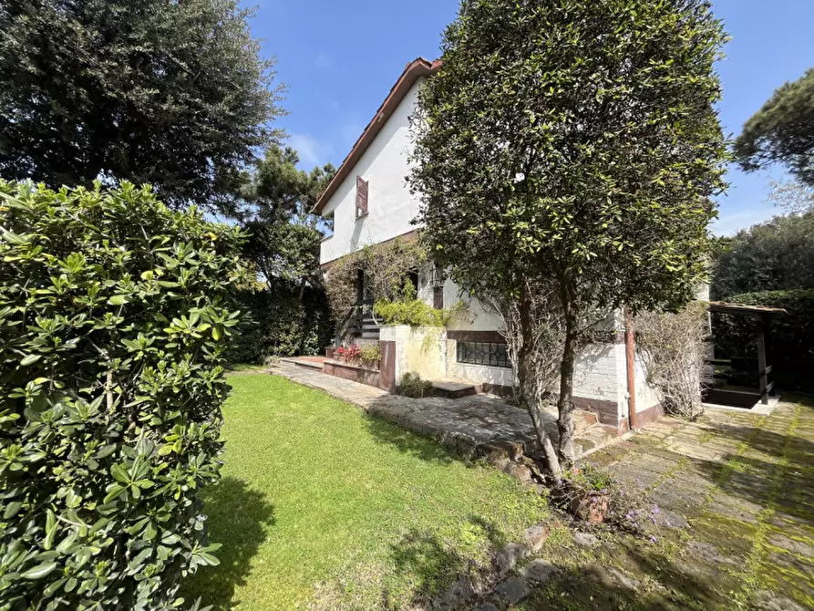 Immagine 42 di Villa in vendita  in Viale Nettuno a Fiumicino