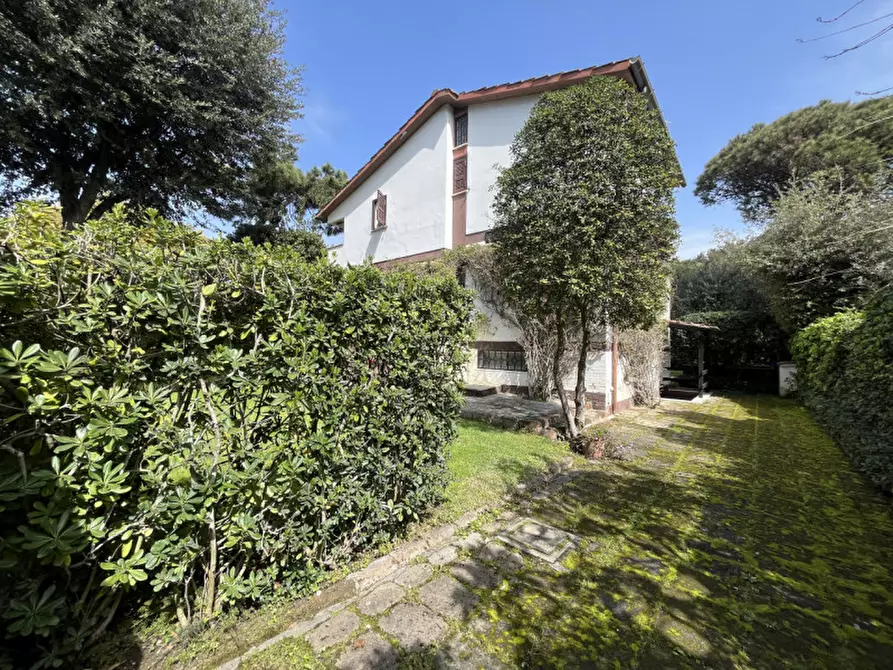Immagine 43 di Villa in vendita  in Viale Nettuno a Fiumicino