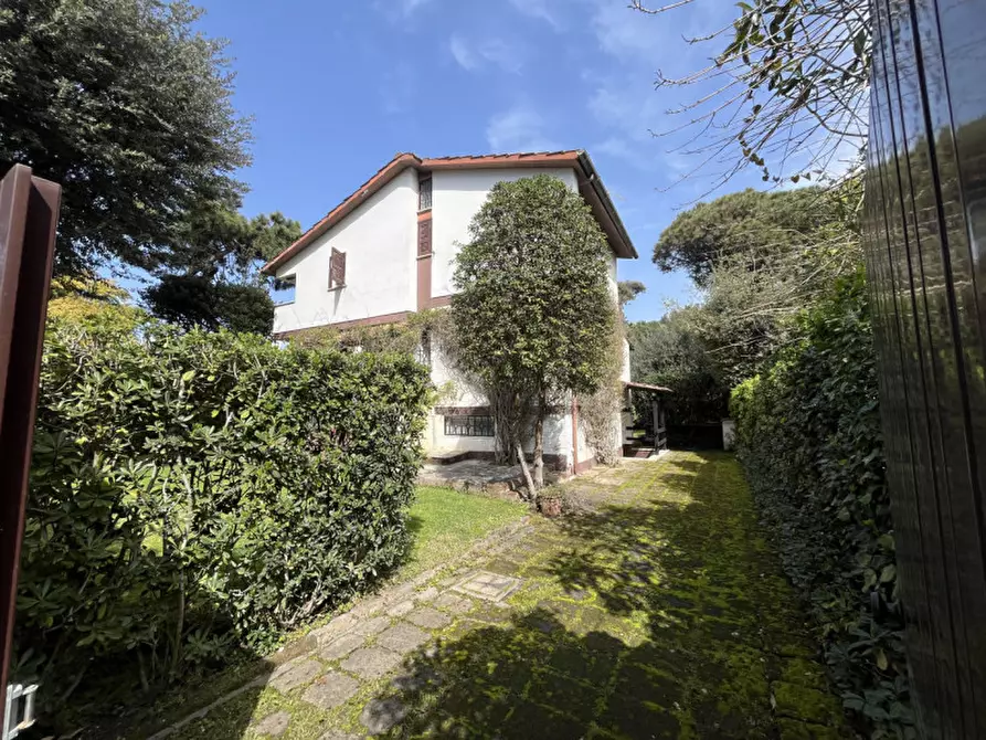 Immagine 48 di Villa in vendita  in Viale Nettuno a Fiumicino