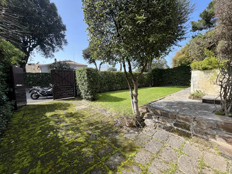 Immagine 61 di Villa in vendita  in Viale Nettuno a Fiumicino