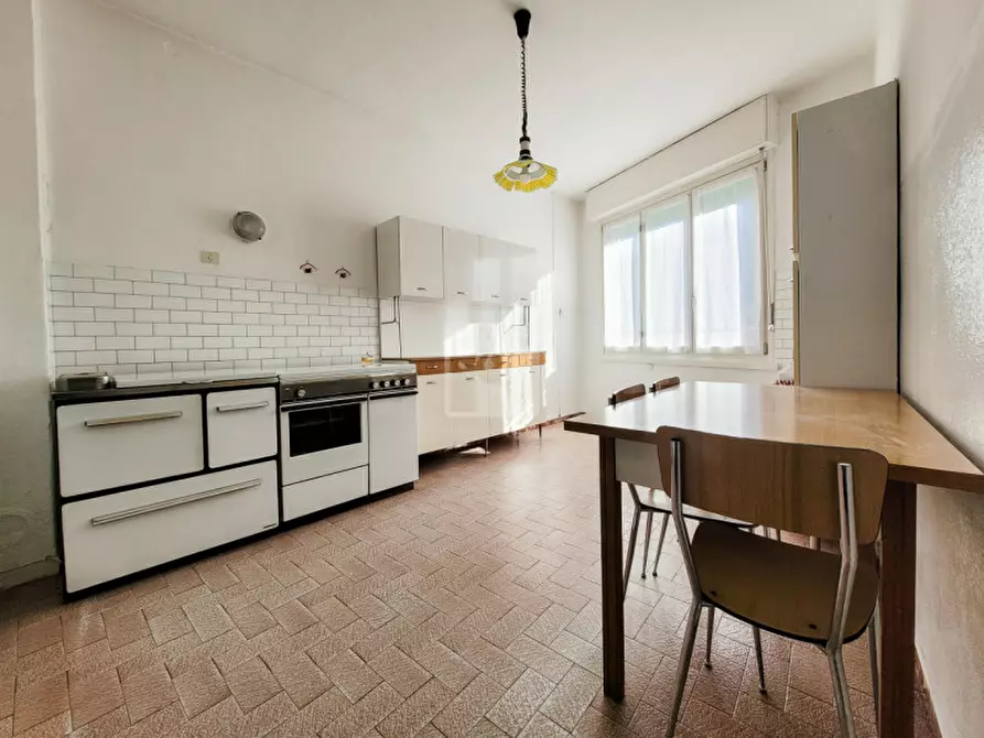 Immagine 2 di Appartamento in vendita  in via mazzini a Dro